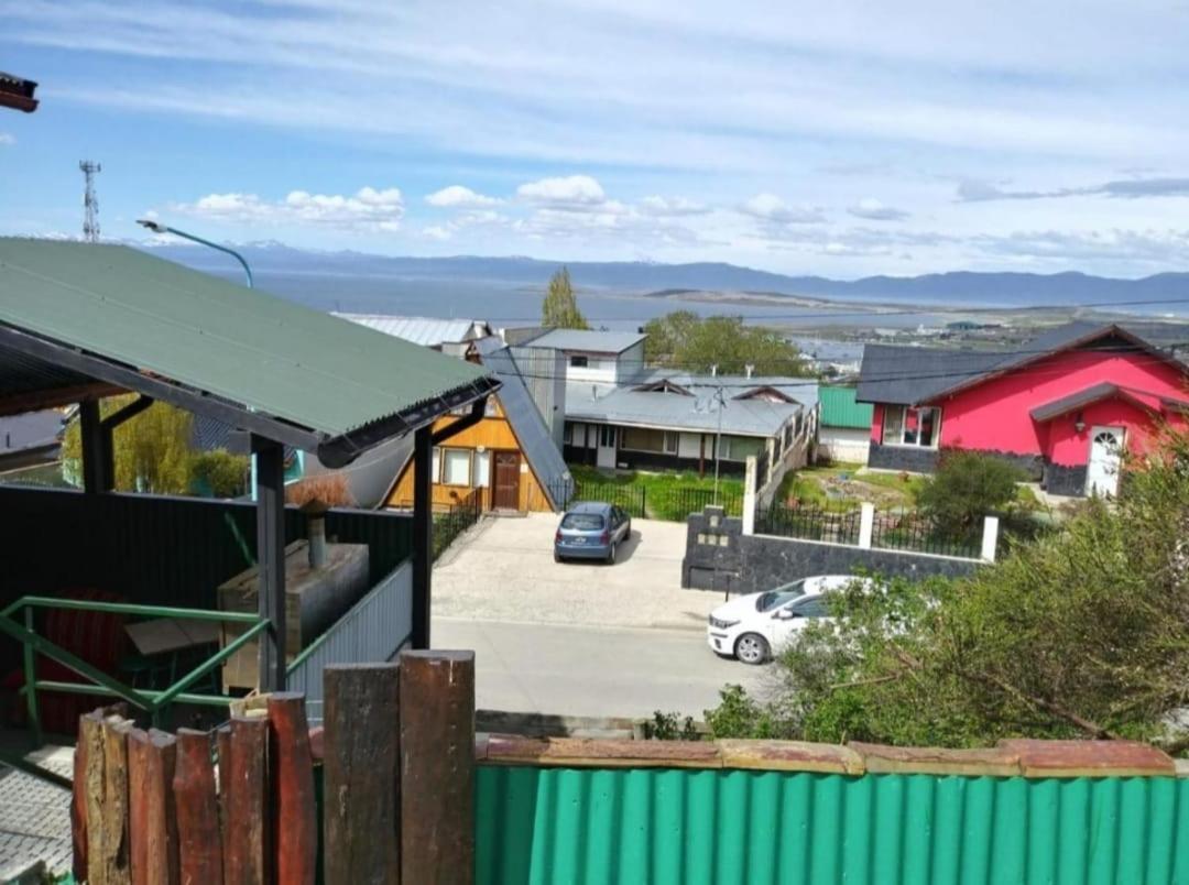 Alem Casa De Familia Hotel Ushuaia Exterior photo